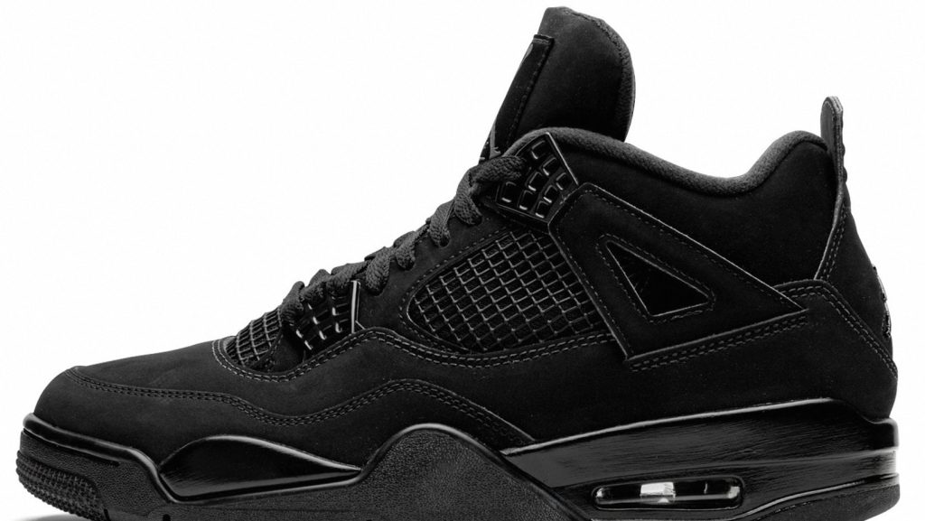 black cat jordan 4